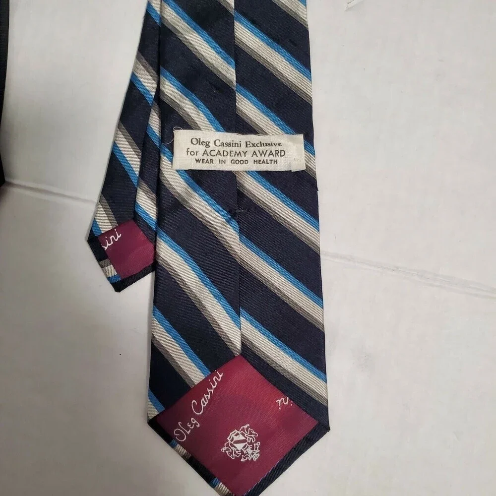 Oleg Cassini‎ Exclusive for Academy Awards Vintage Men's Tie Blue Silver Stripes